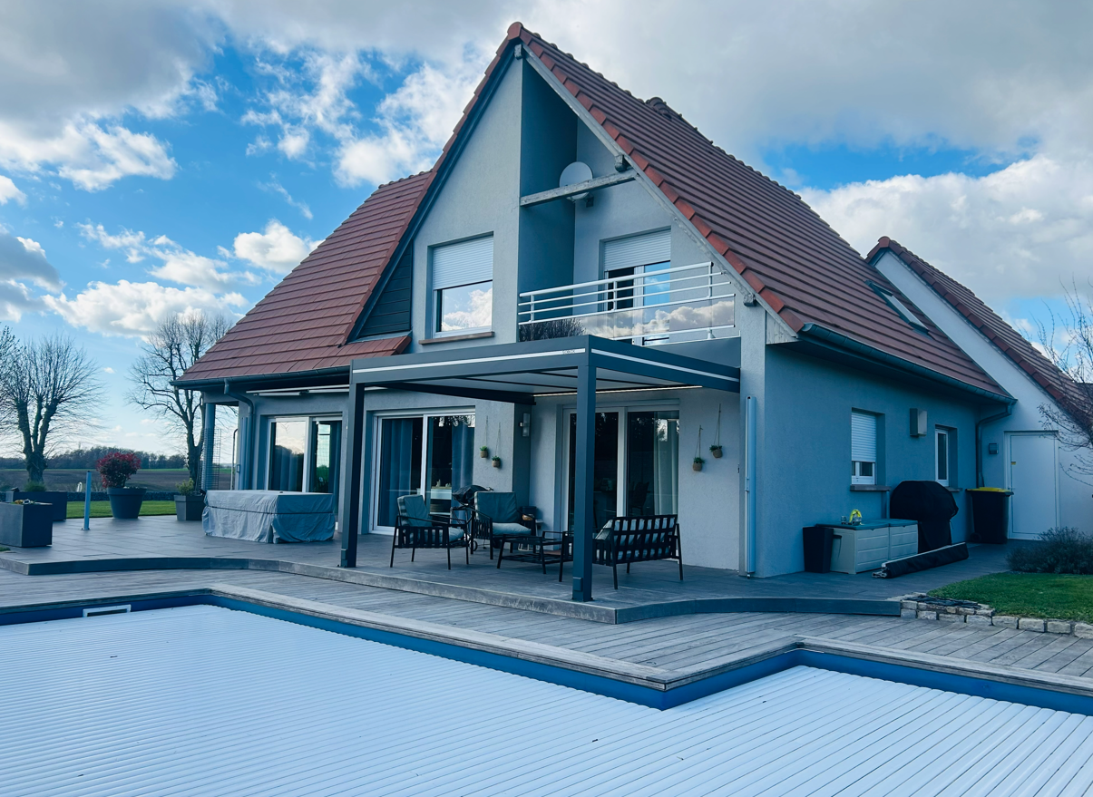 Installation de pergola en aluminium sur mesure à Esch sur Alzette
