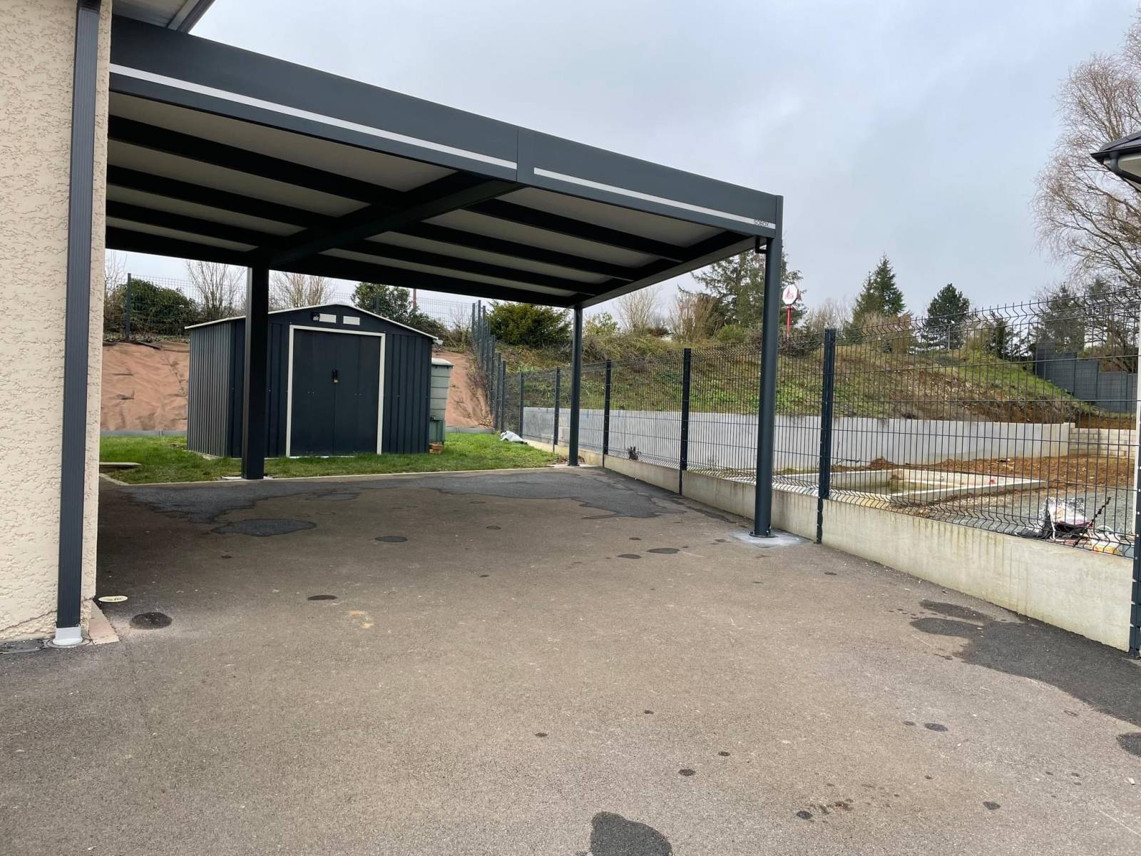 Fabricant de carport en panneau sandwich ou en bacacier Differdange