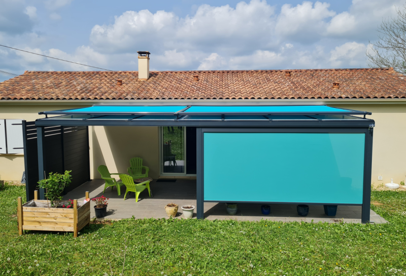 Auvent de terrasse sur mesure à Strassen au Luxembourg 