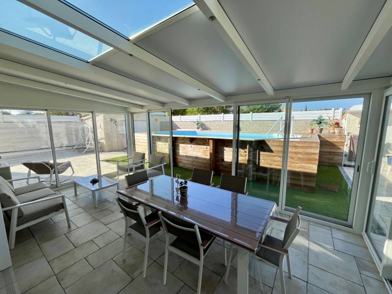 Auvent de terrasse en aluminium facile à poser à Dudelange au Luxembourg