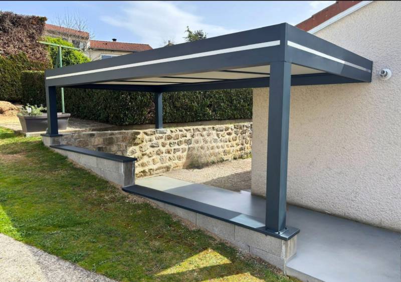 Carport en aluminium CARBOX® SOBOX à Esch-sur-Alzette : protégez votre véhicule des intempéries au Luxembourg avec une solution sur mesure, durable et design.