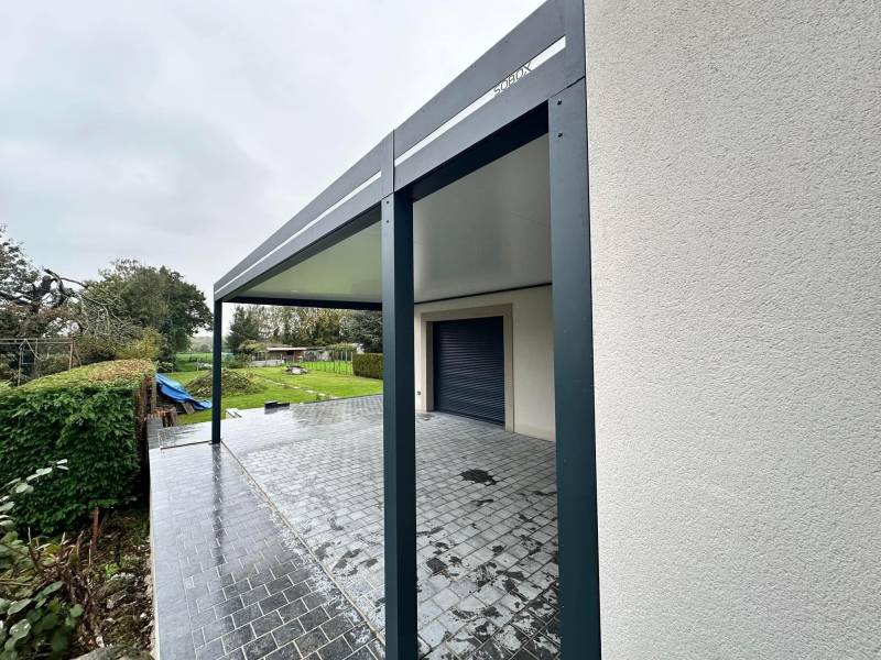 Carport attenant sur mesure en panneau sandwich isolant à Ettelbruck 