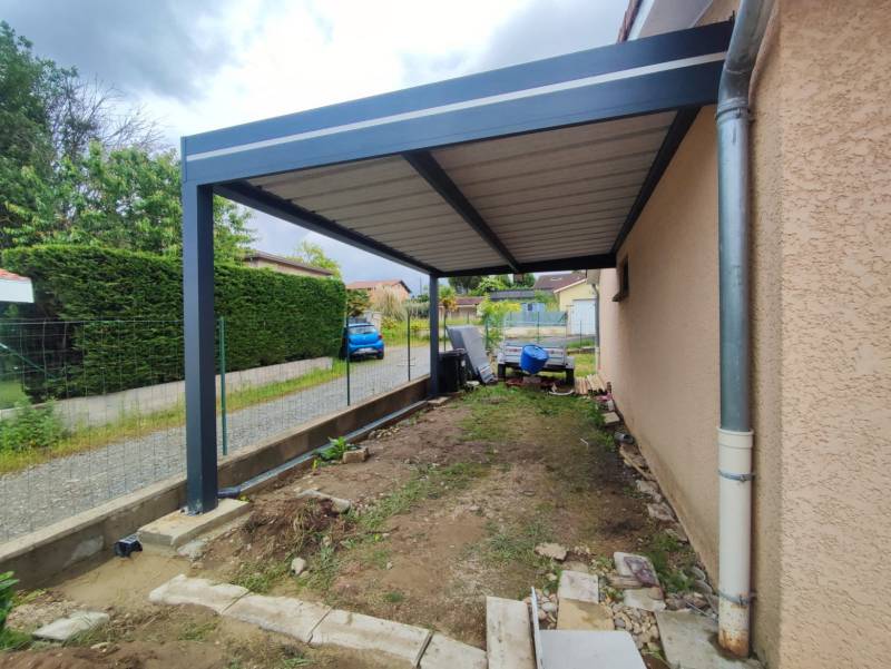 Abri de voiture en aluminium toiture bac acier à Ettelbruck au Luxembourg