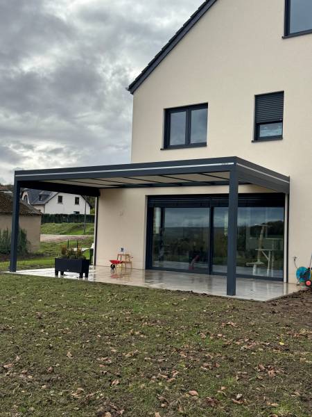 Installation de pergola design en aluminium sur mesure à Ettelbruck