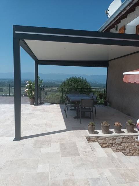 Moderne Design-Pergola aus Aluminium in Düdelingen