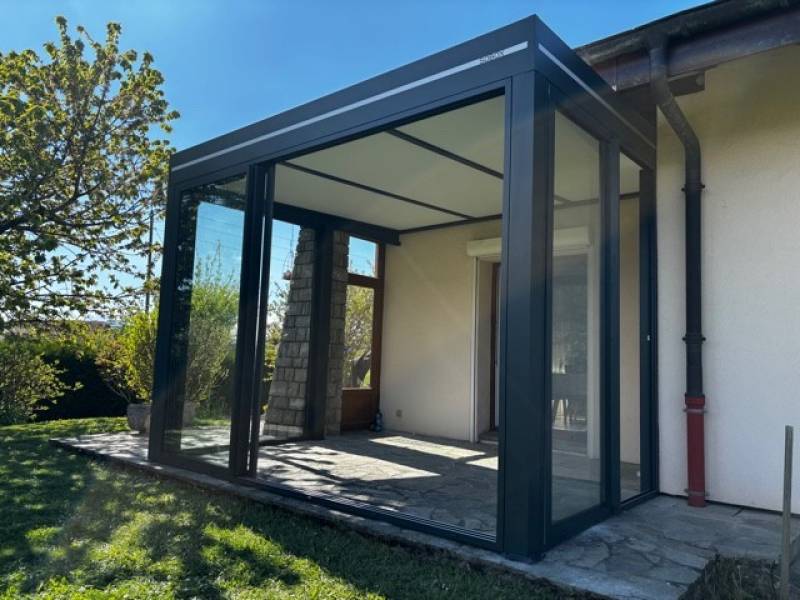 Pergola en aluminium design au Luxembourg pour terrasse à Dudelange