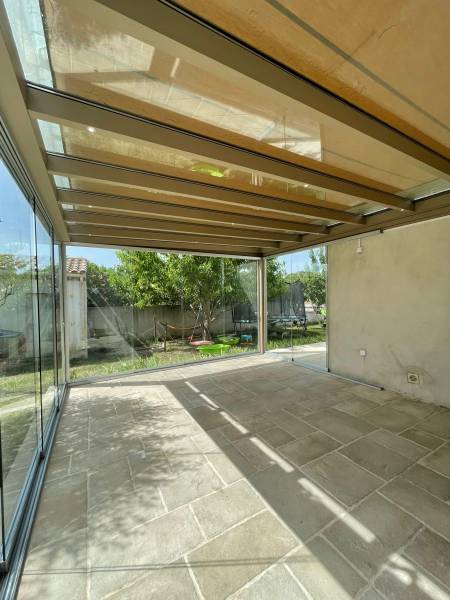 Pergola évolutive : espace modulaire et fonctionnel à Differdange