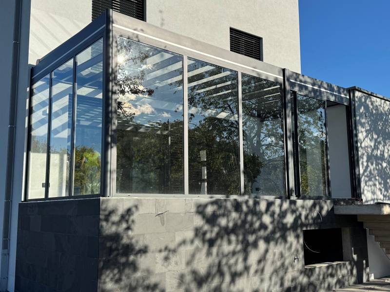 Comment couvrir sa terrasse sans assombrir son intérieur à Strassen ?